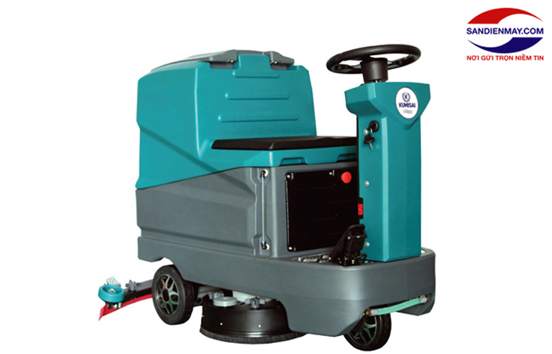 Kumisai KMS D7 có vô lăng và ghế ngồi lái tiện dụng